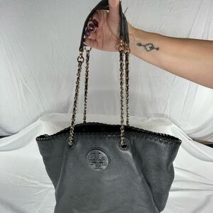 Tory Burch 60396 Triple Compartment - black